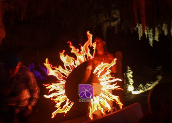 Show-Led-Cancun-Weddings-and-Events