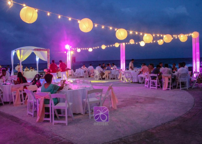 Chinese-Lanterns-Cancun-Wedding-11