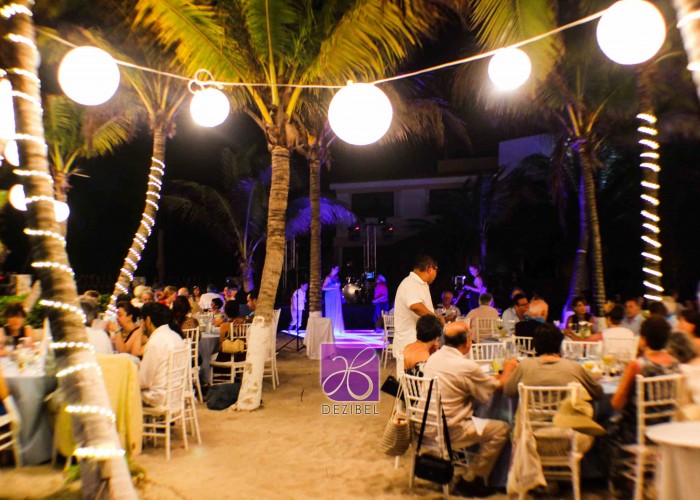 Chinese-Lanterns-Cancun-Wedding-11