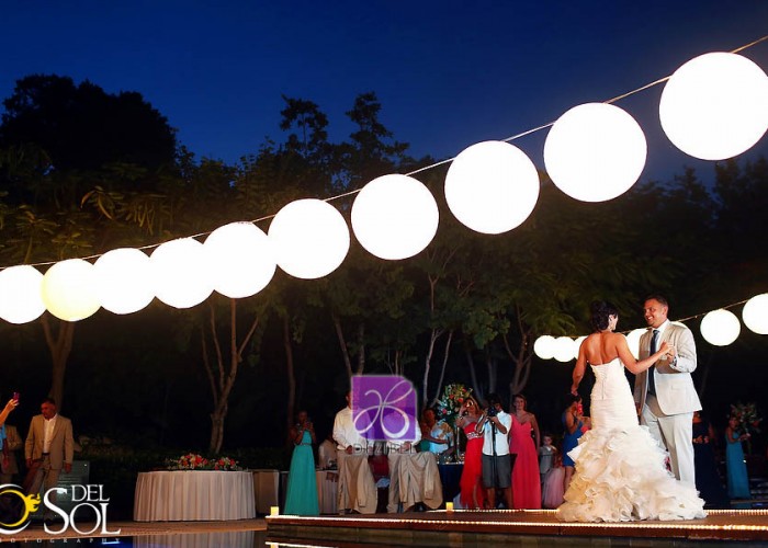 Chinese-Lanterns-Cancun-Wedding-11