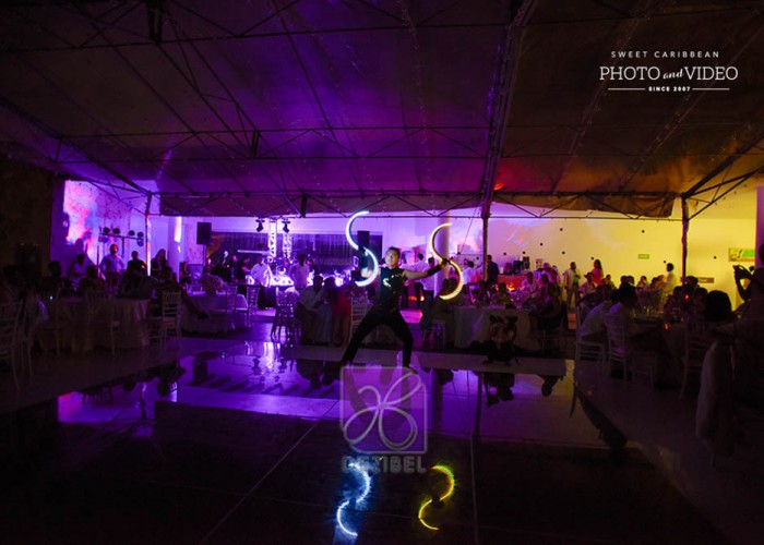Show-Led-Cancun-Weddings-and-Events