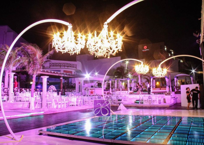 Chandelier-Cancun-Beach-Weddings
