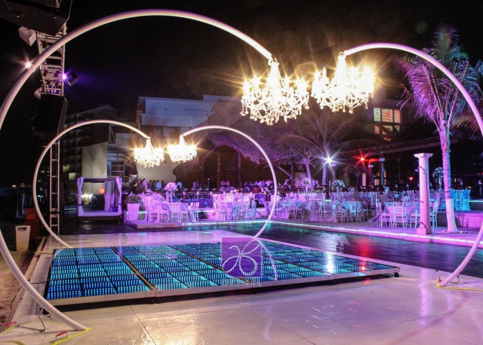 Chandelier-Cancun-Beach-Weddings