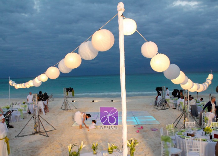 Chinese-Lanterns-Cancun-Wedding-11
