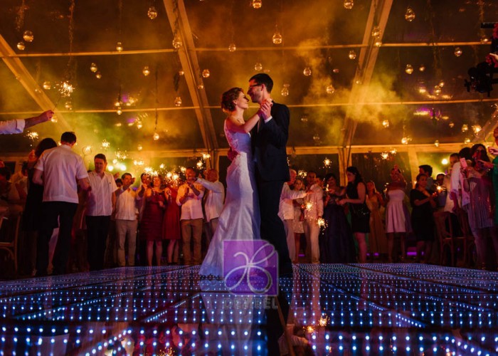 sparklers-cancun-wedding-2