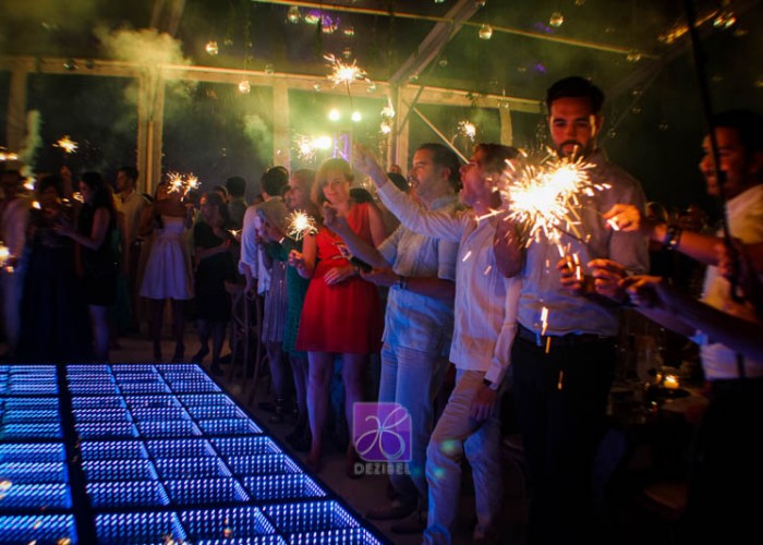 sparklers-cancun-wedding-2