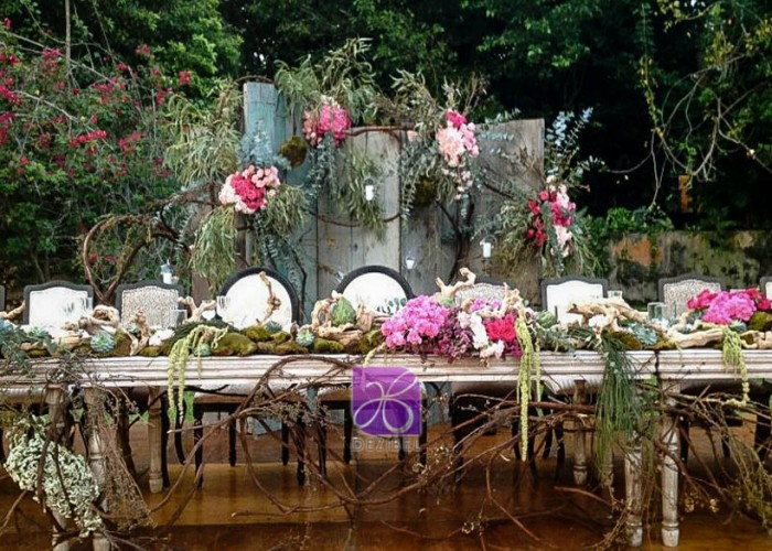 vintage-wedding-cancun-planners-vintage-forniture-table-and-chair-vintage-vintage-decor-at-the-beach