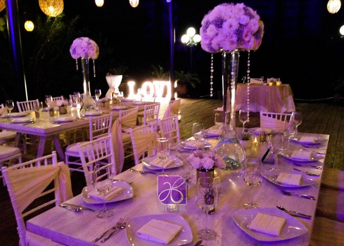 vintage-wedding-cancun-planners-vintage-forniture-table-and-chair-vintage-vintage-decor-at-the-beach