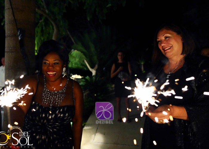 sparklers-cancun-wedding-2