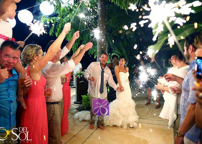 sparklers-cancun-wedding-2