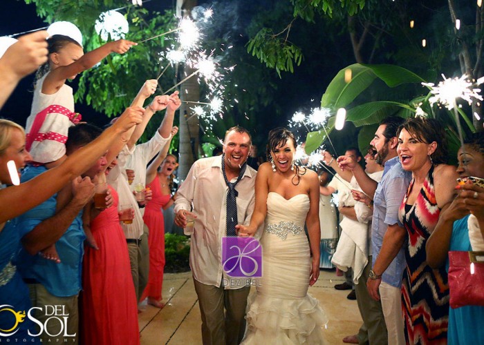 sparklers-cancun-wedding-2