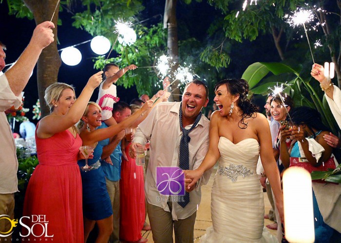 sparklers-cancun-wedding-2