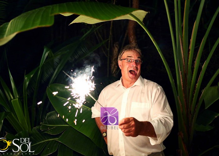 sparklers-cancun-wedding-2