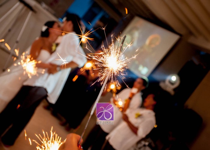 sparklers-cancun-wedding-2