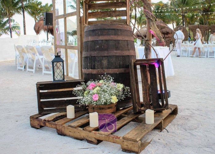 Barrel-Rustic-Decor-Cancun-Wedding-2