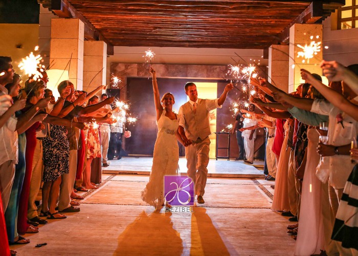 sparklers-cancun-wedding-2